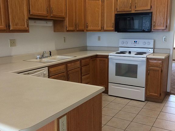 2nd image of 3504 Thornhill Cir W