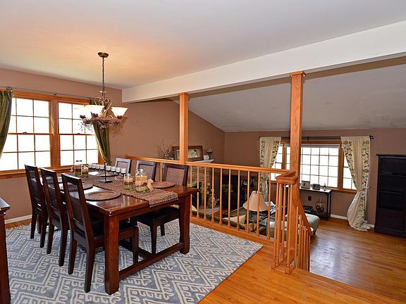 5th image of 20 Basswood Ct