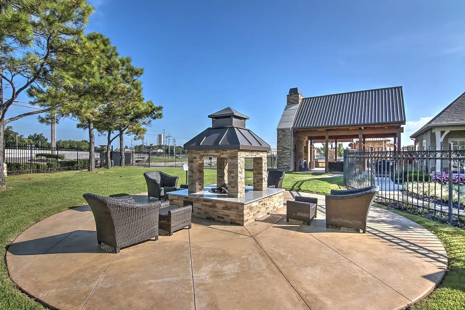 Mansions at Riverside — Photo 4
