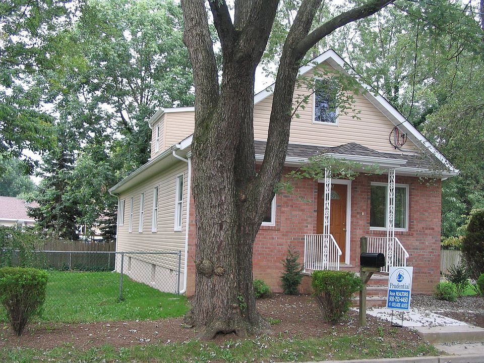 2nd image of 15 Wickett Ave
