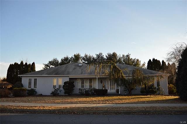 1st image of 121 Melissa Dr