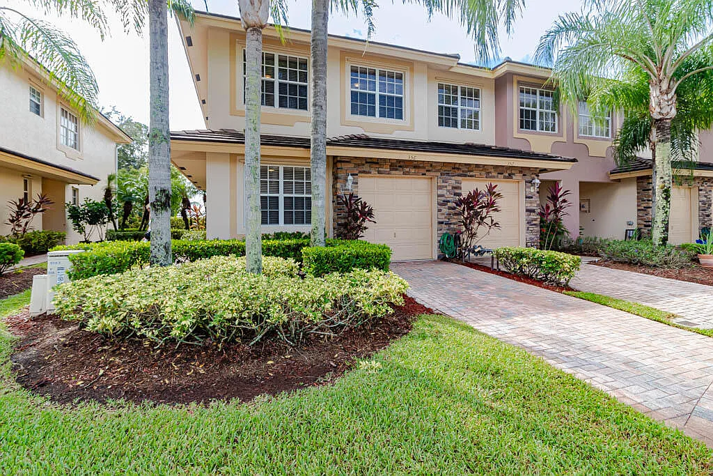 4 bed, 3.0 bath, 1699 sqft, $2,900 — Photo 2