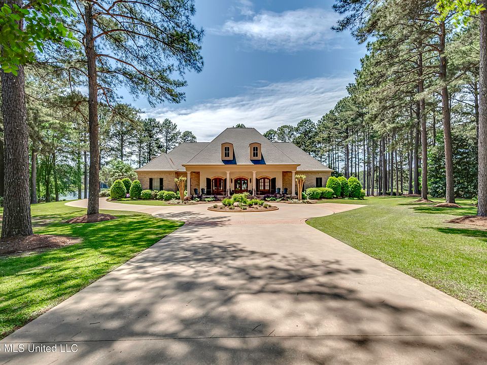 1st image of 121 Johnstone Dr