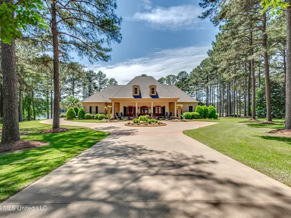 121 Johnstone Dr, Madison, MS 39110