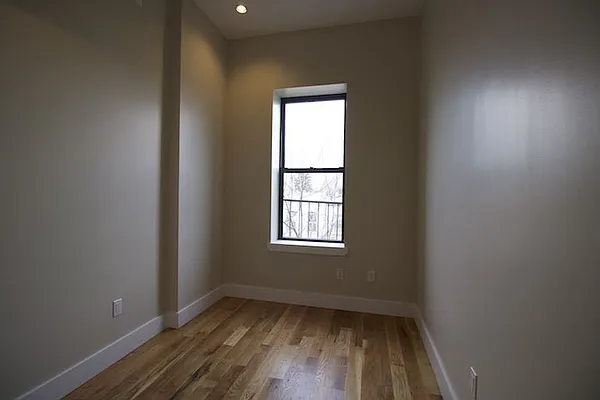 Rented by Nooklyn NYC LLC | media 34