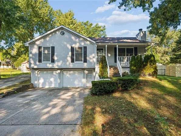6906 N Chas Dr, Pleasant Valley, MO 64068