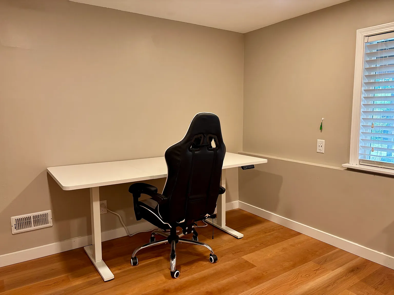 4 bed, 1850 sqft, $1,300 — Photo 2
