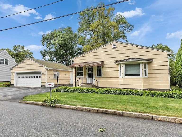 120 Chauncey Ave — Photo 3