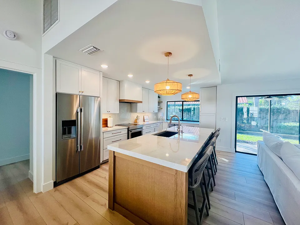 802 Reef Point Cir