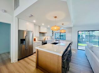 802 Reef Point Cir, Naples, FL 34108