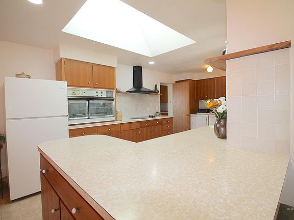 5th image of 16067 S 10th Ave