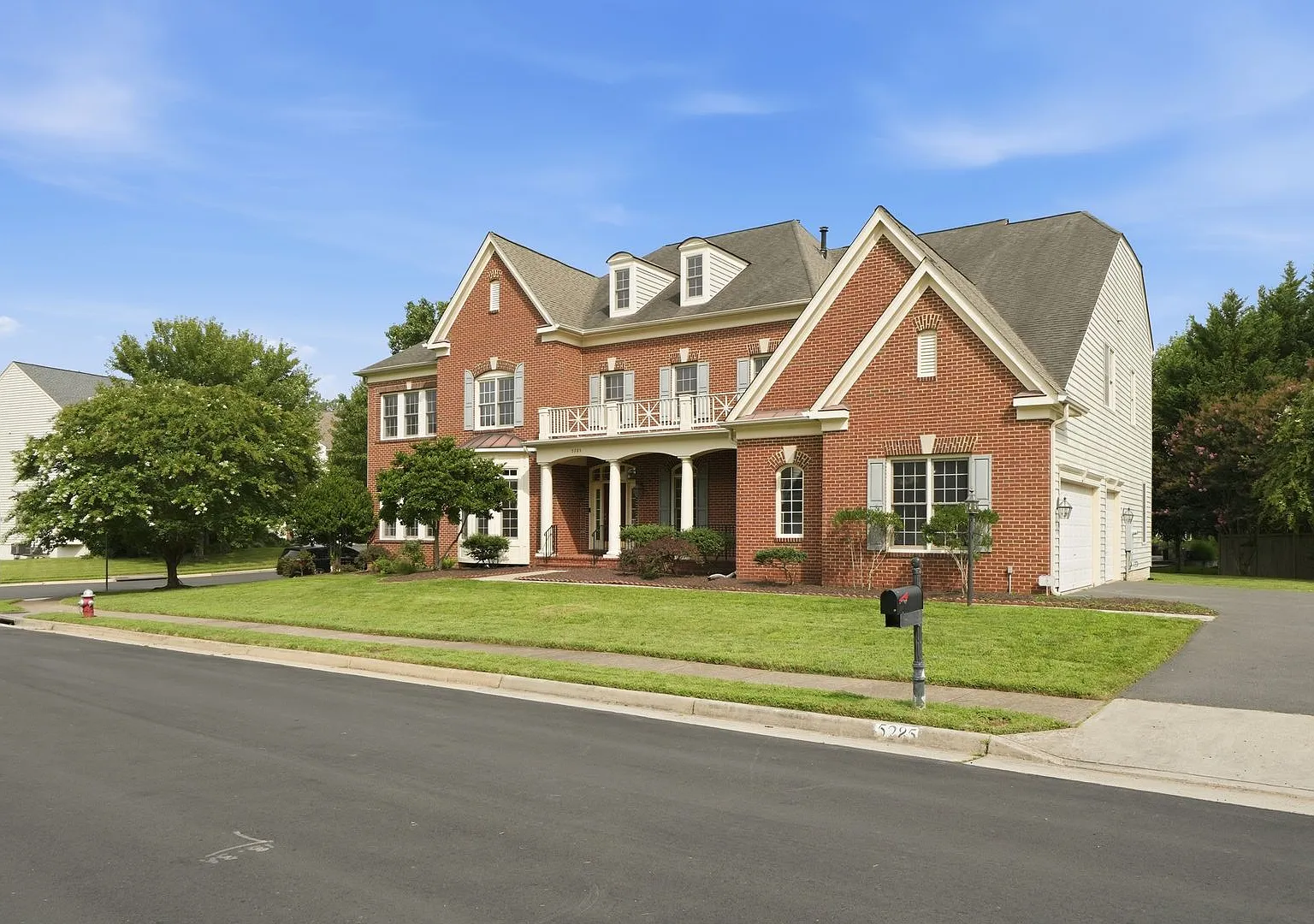 This impressive home combines elegance, comfort, and everyday convenience. — Photo 3