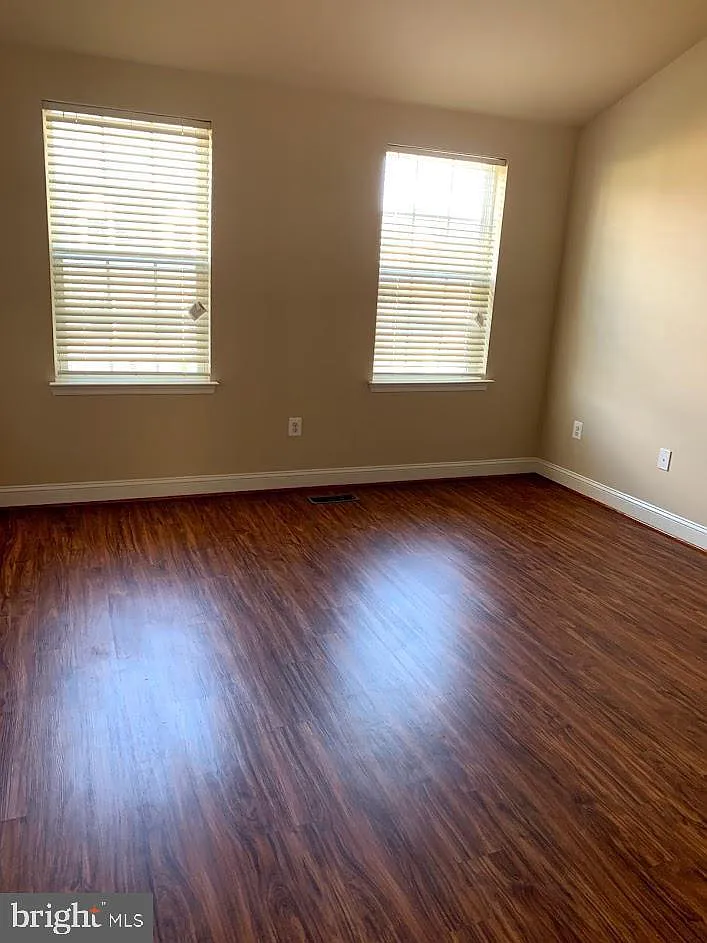 3 bed, 3.5 bath, 1940 sqft, $3,150 — Photo 3