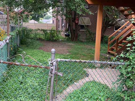 2nd image of 541 Glenview St Floor 2