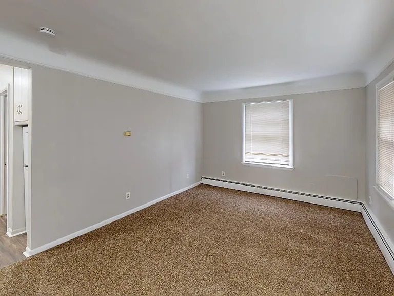 401-421 E Twelve Mile Rd — Photo 10