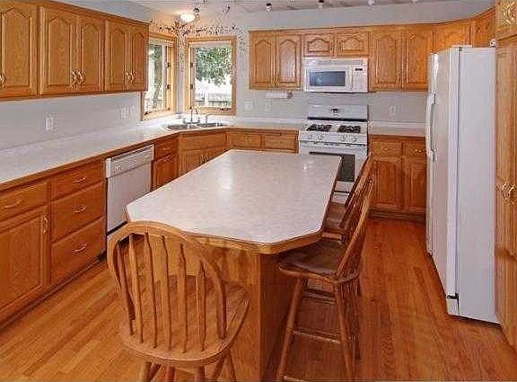 5th image of 602 Ironwood Ave NE