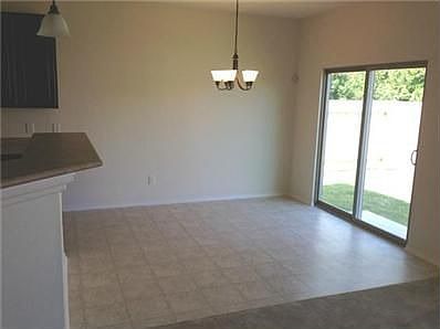 4th image of 1117 Hyde Park Dr