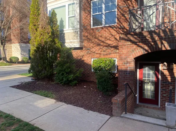 207 Harbour Place Dr, Davidson, NC 28036