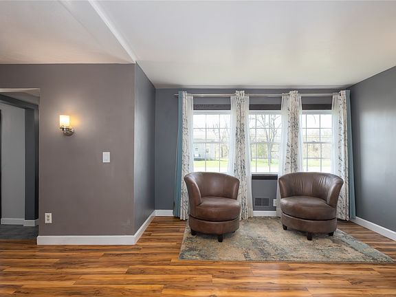 3rd image of 524 Robertson Rd