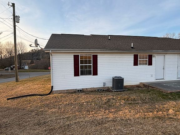 3rd image of 2188-2190 Three Springs Rd #2188