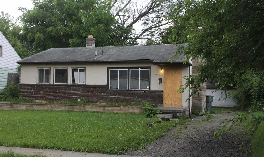1011 Loretta Ave photo 1