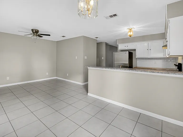 2219 Foxcroft Ln — Photo 1