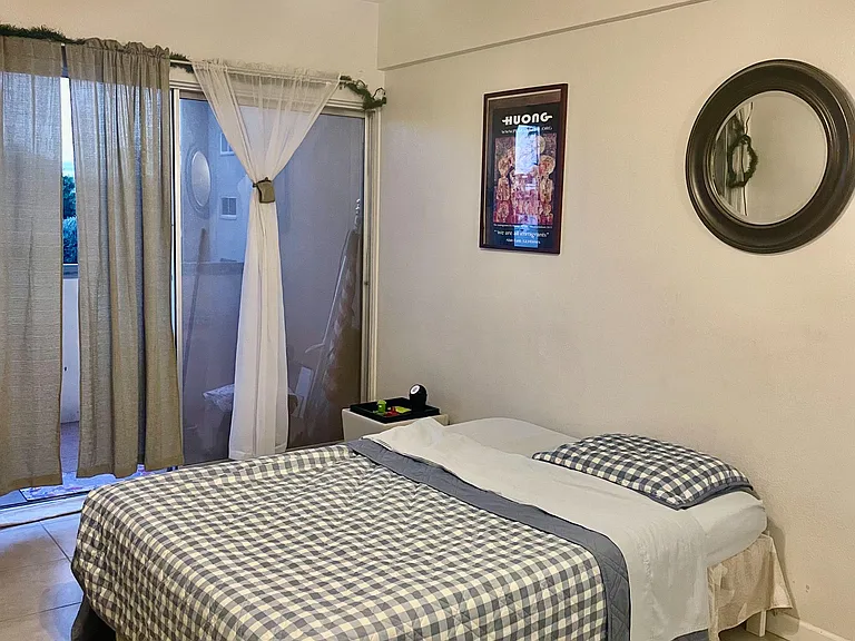 Confortable Queen Bed