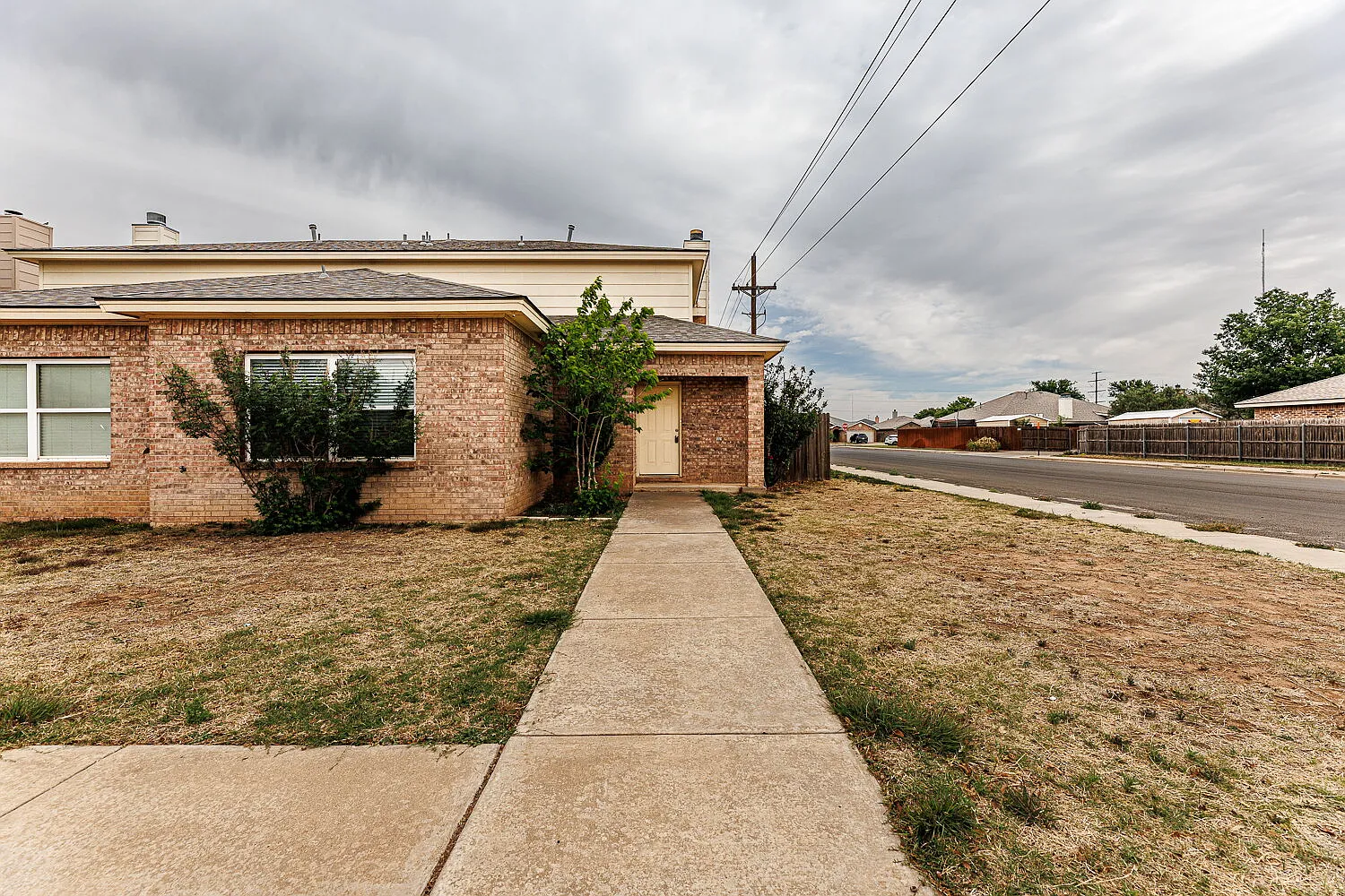 4 bed, 2.5 bath, 1500 sqft, $1,400 — Photo 1