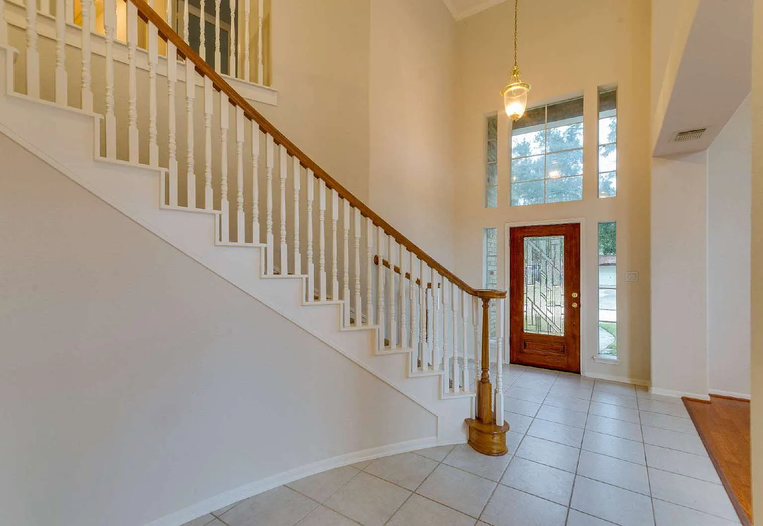 5 bed, 3.5 bath, 3997 sqft, $3,600 — Photo 1