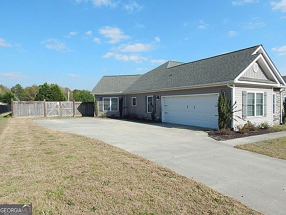 3rd image of 907 Cliett Rd