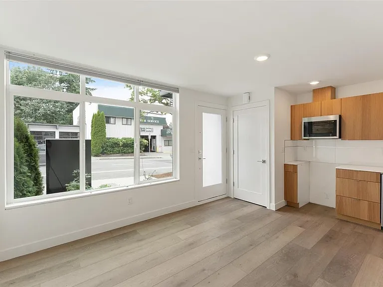 5810 Roosevelt Way NE #D — Photo 6