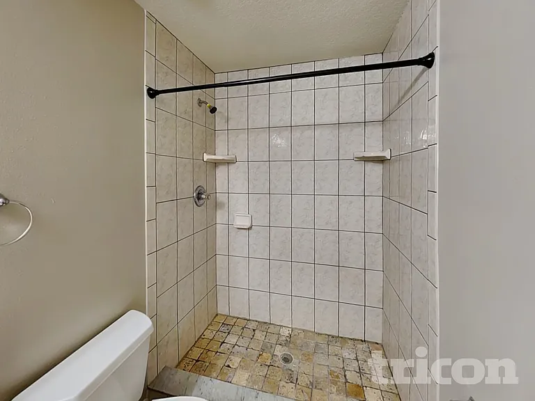 4409 Venice Dr — Photo 9