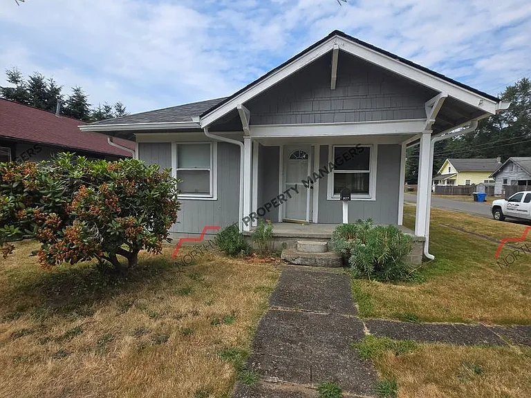 927 Marion St — Photo 1