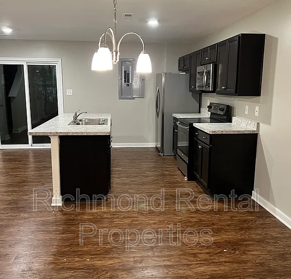 1503 Stonewall Manor Dr — Photo 8