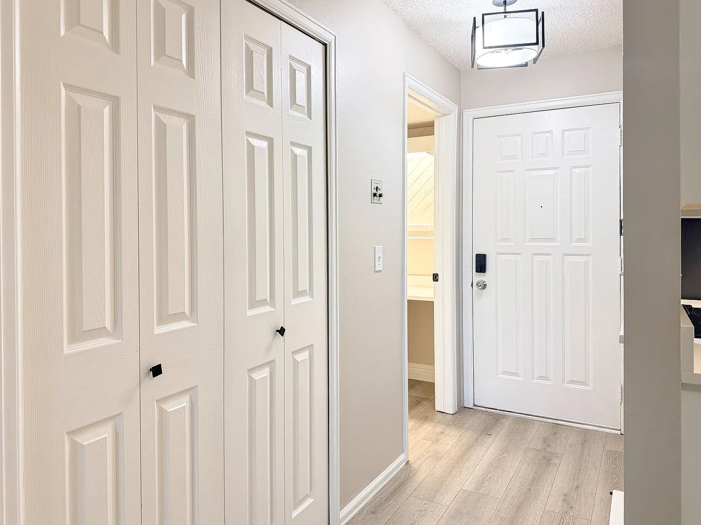 Updated Condo in Aurora — Photo 4