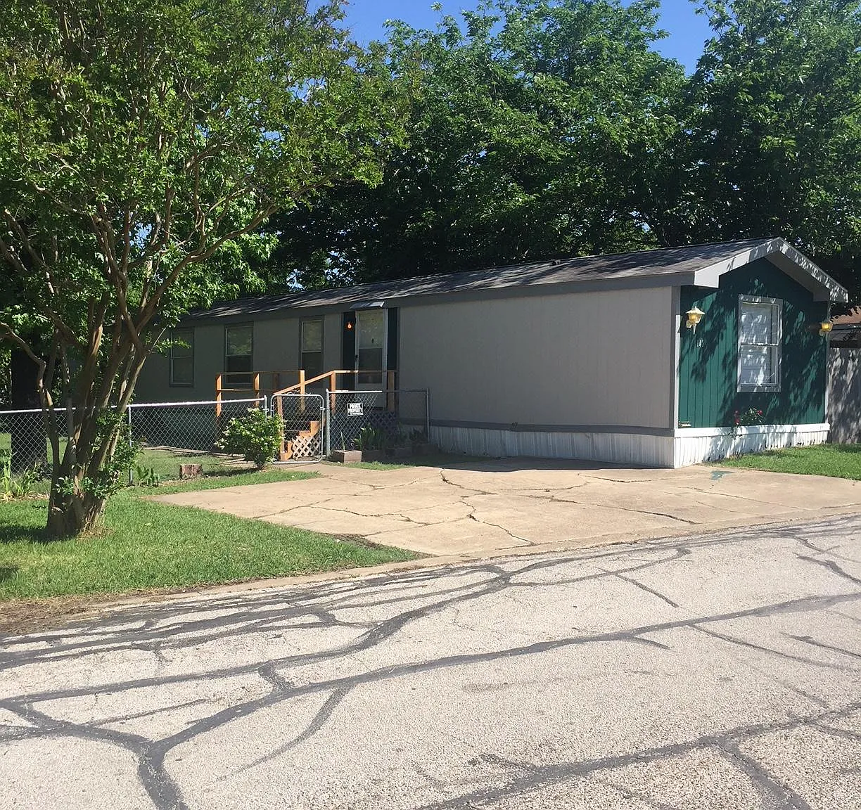 140 Bowles Ln — Photo 1