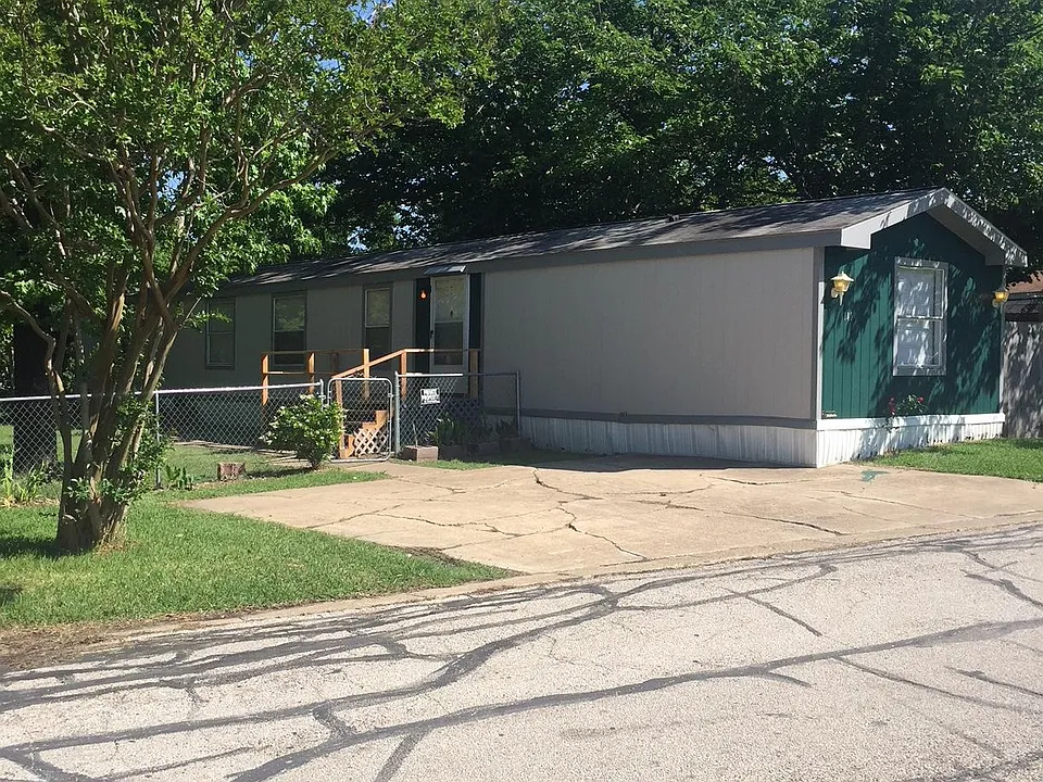 140 Bowles Ln