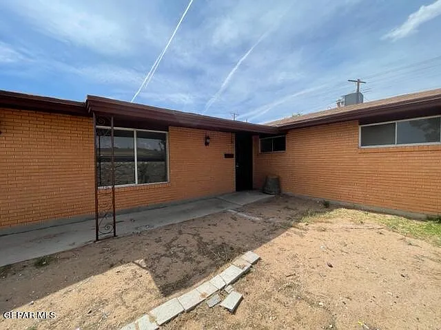 3031 Van Buren Ave — Photo 1