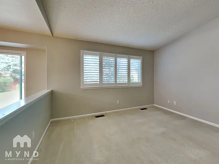 9693 Castle Ridge Cir — Photo 14