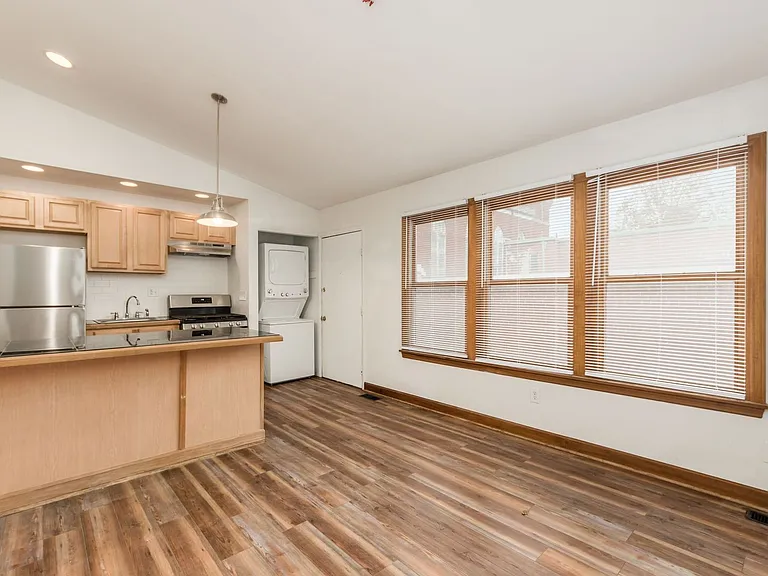 981 Highland St — Photo 2