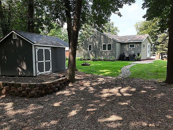 2nd image of 3 Shoreview Ln