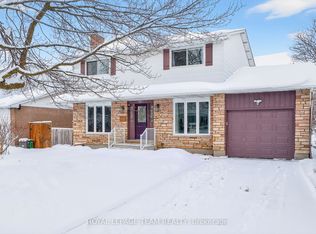 2690 Hickson Cres, Ottawa, ON K2H 6Y6