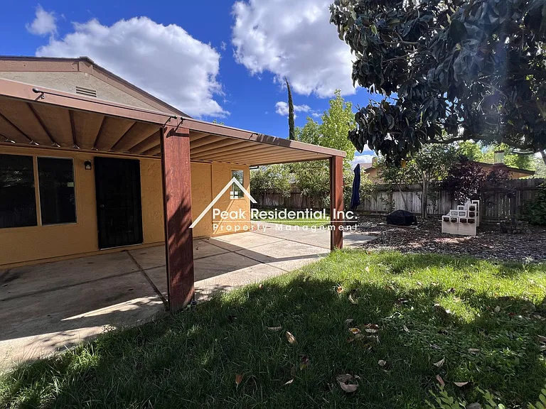 6249 Sunmist Way — Photo 30