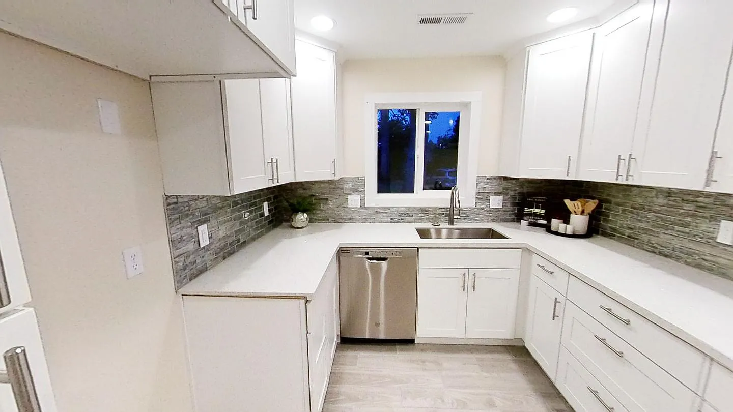 Private room in Remodeled Hillsboro home with large patio/yard — Photo 4