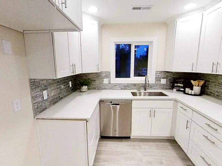 1722 NE Jackson School Rd — Photo 4