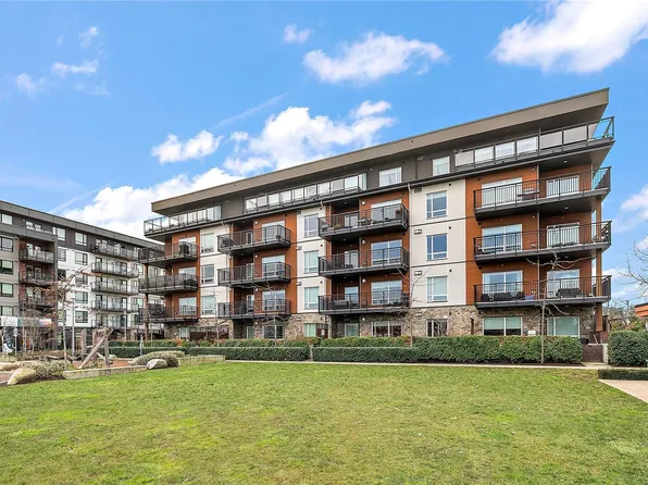 2500 Hackett Cres #402, Central Saanich, BC V8M 2B9