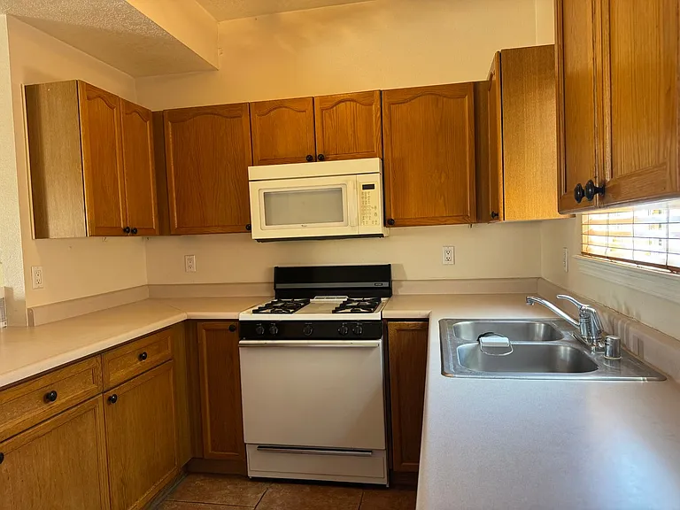 500 Phoenix Ave NW — Photo 11