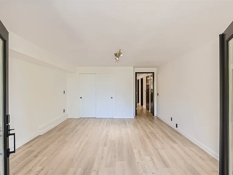 304 Jackson St — Photo 5