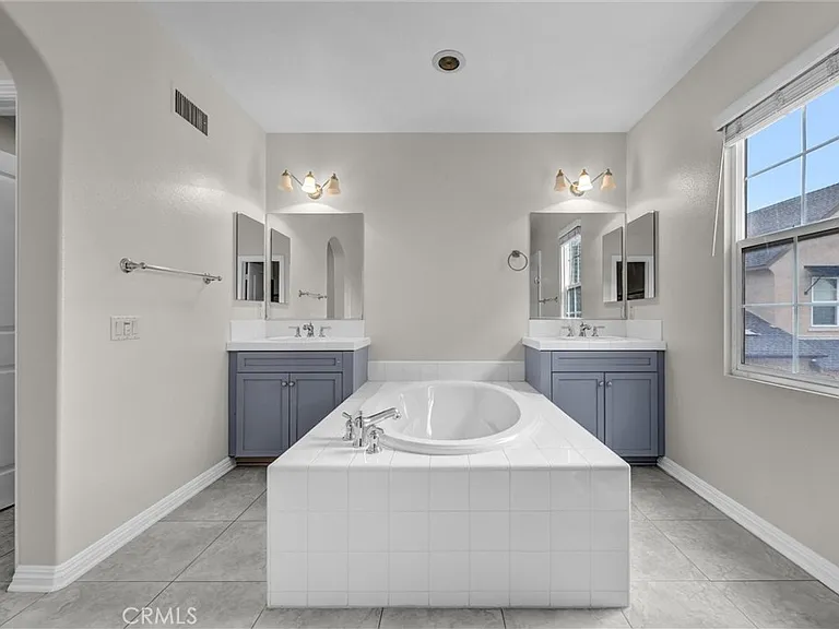 755 S Melrose St — Photo 31