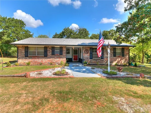 14 Walker Ln, McLoud, OK 74851